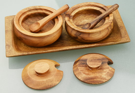 2-Piece Condiment Set, 9" X 4" with Tray, Lids & Spoons